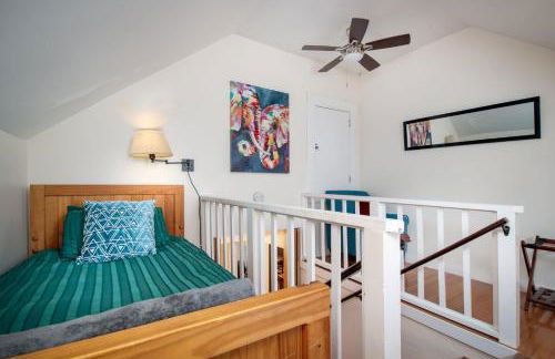 The Golden Parlor- Historic Victorian, Hot Tub - Foto 40