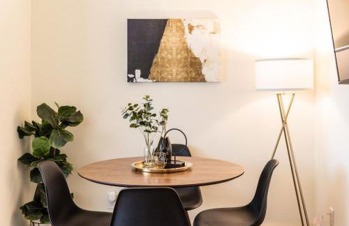 Modern 2BR Stay In Historic West End Near Downtown - Foto 8