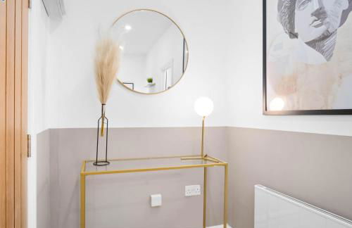 Stylish Apartment - High Speed Internet & Free Netflix - Near City Centre - 2MR - Foto 28