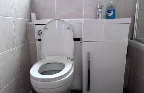 Spacious 2-bed Apartment in Hornchurch - Foto 44