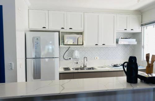 Apto com ar-cond e piscina a 100m mar praia da Enseada - Foto 5