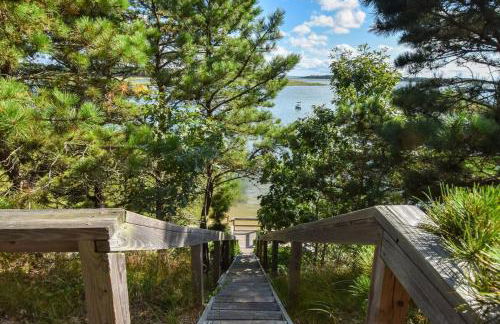 Waterfront Views of Creek- Beach Access! - Foto 25