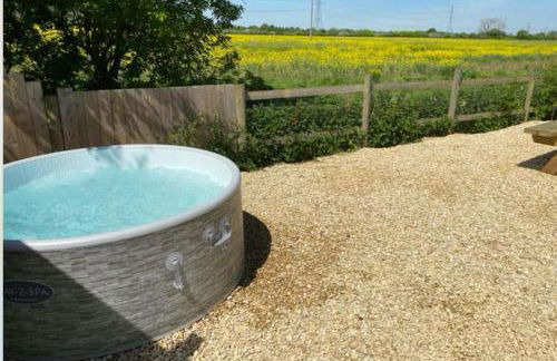 Inviting 2-Bedroom Cabin in Ashton Under Hill - Foto 14