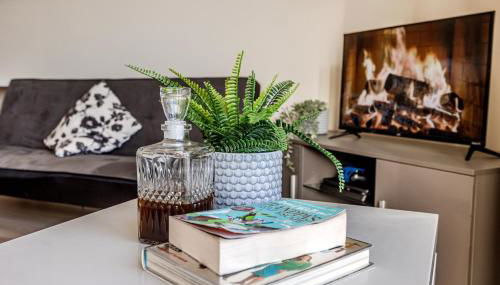 Waterfront Quayside Apartment with secure parking & lift, Ideal for Mobility Users - Foto 3