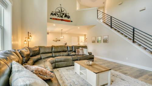 Spacious Donnelly Family Home with Private Hot Tub! - Foto 5