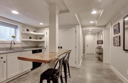 Private Daylight Basement - Near Downtown & Lake - Foto 27