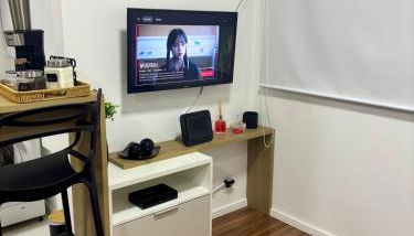 Studio Home Office Completo Cama Queen e Ar Condicionado Vista Panorâmica - Foto 2