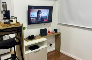 Studio Home Office Completo Cama Queen e Ar Condicionado Vista Panorâmica - Foto 2