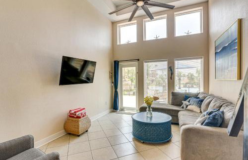Walk to Beach Pool-View Condo in Galveston! - Foto 4