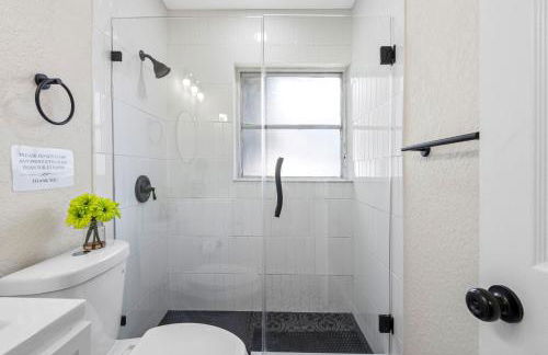 Stunning Tampa Stay Prime Location & Comfort! - Foto 40