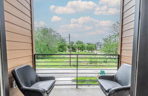 Cozy Duplex Mins to DT/ MCTR, free wi-fi/ Parking - Photo 20