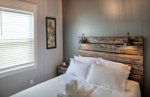 Quaint Cottage with Private Pool-Walk to Everything - Foto 25