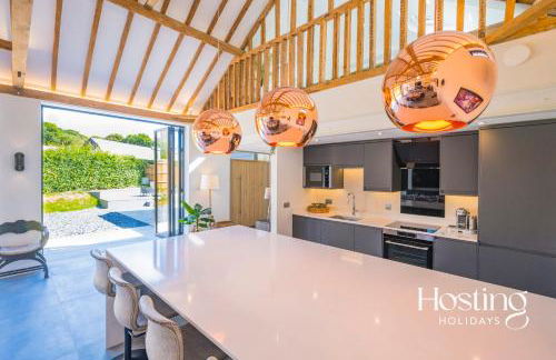 Honeybee Barn - Stunning 4-Bed Rural Paradise - Photo 1