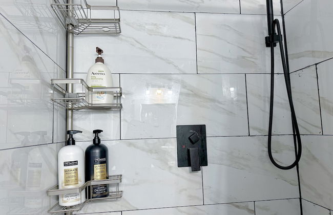 Cozy Downtown Escape With Full Kitchen 32A - Photo 3