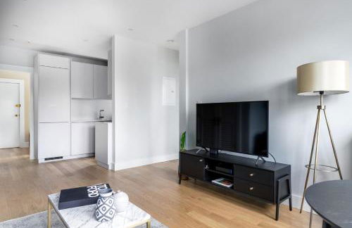 Bright Allston 2BR w WD in basement BOS-272 - Foto 2