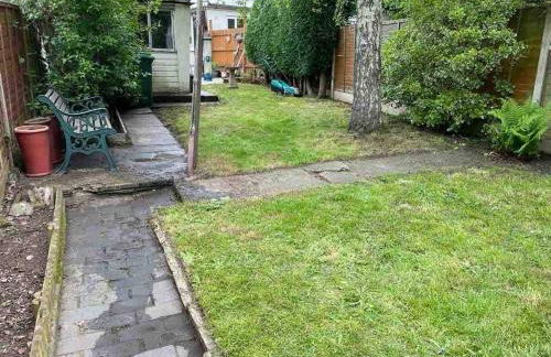 Beautiful 2 Bedroom house with big Garden & Parking fast wifi, and king size bed - Foto 29