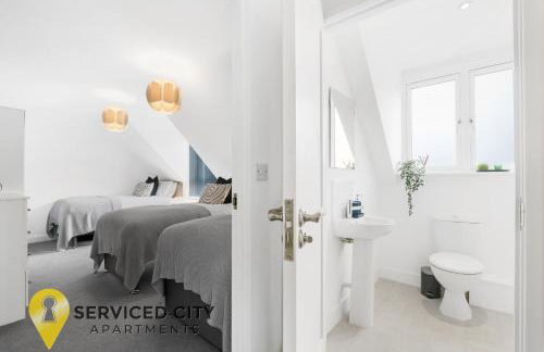 SCA-Arden House 10min to NEC Sleeps 6 Parks 2 Vans - Foto 2