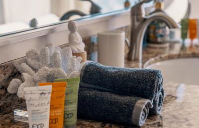 Stunning House with Views of Puget Sound! Ideal for Family Reunions - Photo 96