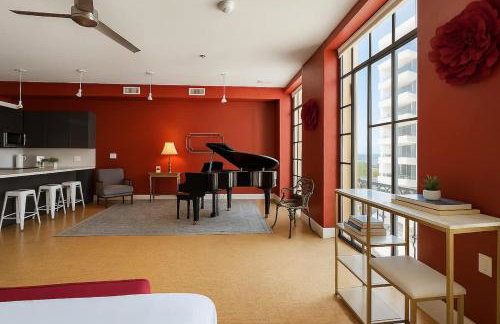 The Red Room - Double King Bed - Grand Piano - Foto 2