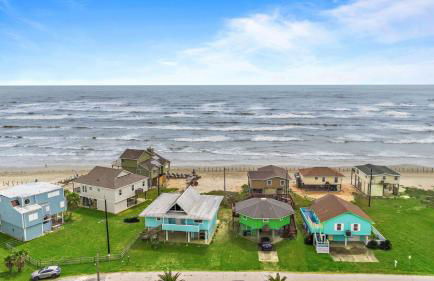 2nd Row Home Close to Beach - Foto 43