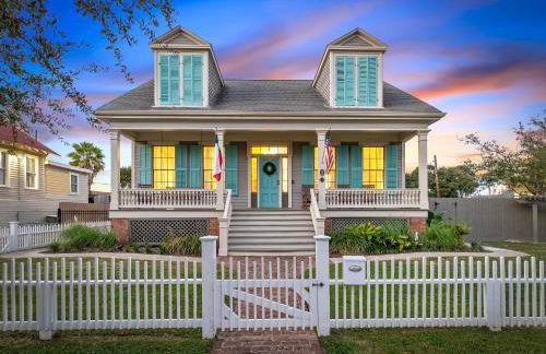 Historic 1871 Coastal Breeze with Heated Pool - Restoring Galveston - Photo 1