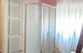 Ampio attico a 5 minuti dal mare - Foto 3