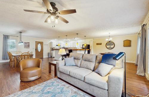 Cozy Lake Duplex Sleeps 5 Games Dog-friendly - Foto 8