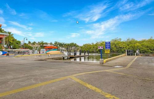 Luxury Condo at Cape Harbour Marina, Water Views! - Foto 40