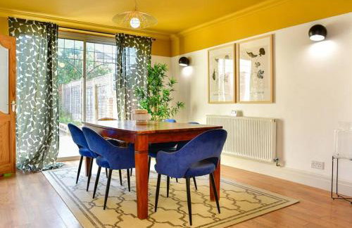 Stylish 3 Bed Home with Parking! - Photo 20