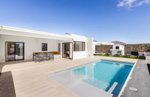 Villa Cactus - Large Private Plot - Heated Pool & BBQ - Luxury Vacation - Foto 8