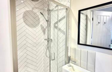 Contractor Accommodation Sleeps 7 - 4 Bathrooms - Parking For 3 Vans - Worksop - Foto 7