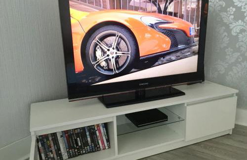 RIVER CLYDE VIEWS - PRIVATE & SPACIOUS APARTMENT - Photo 14