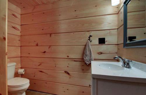 Stunning Private Cabin Getaway with Gorgeous Fireplace near Quincy, Illinois - Foto 26