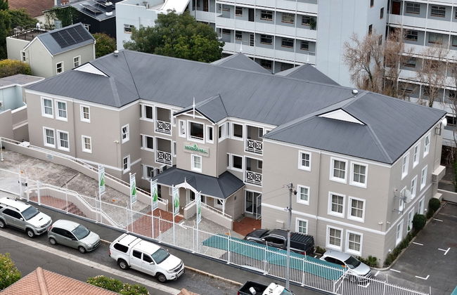 First Group Hastings Hall - Foto 1