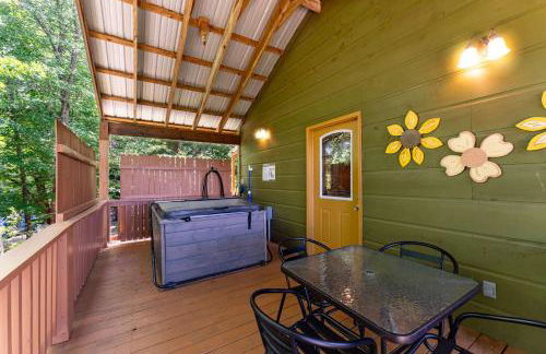 Wildflower Cabin with a private hot tub - Foto 16