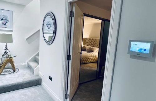 DESIGNER HOUSE - University of Glasgow / Central Glasgow 'Hillhead' West End G12 - Luxurious & Contemporary Detached House / Terrace / Garden / 'electric car charging' Garage Parking - Foto 38