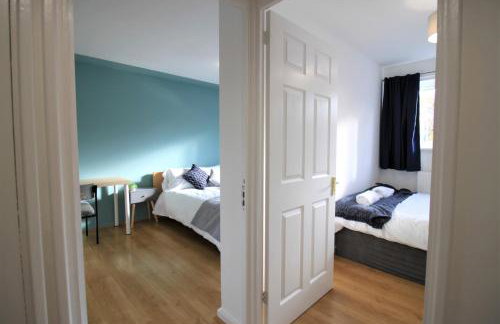 St James House - Charming 3 bed, 2 bathrooms, driveway parking, close to town centre - Photo 7