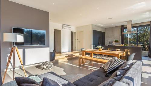 Gorgeous Home In Katuni With Wifi - Foto 3