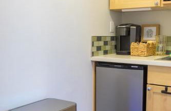 Charming and Cozy 1 Bedroom 1 Bathroom Guest Suite in Silverlake - Foto 36