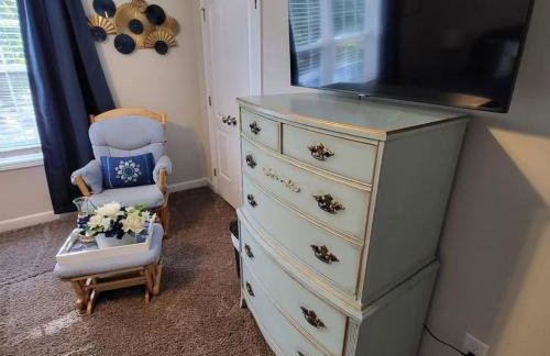 Large 3 bedroom Downtown Parking - Photo 21