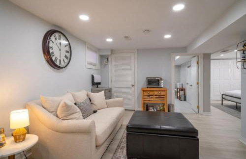 3Bed 2Bath Luxury Lake House on Myers Bay Private Pier Beach Firepit and Deck - Foto 46