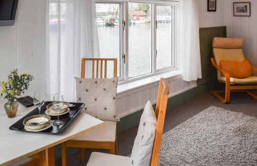 Riverside Retreat - Photo 11