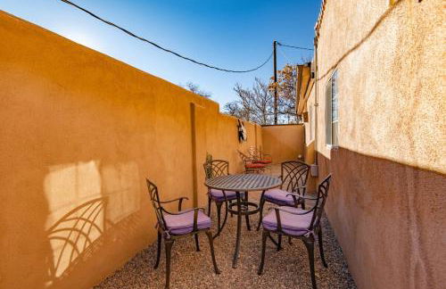 Historic Adobe Casita Downtown Specious 620 Sq Ft, King Bed and Patio - Foto 15