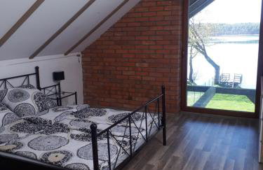 Dom nad jeziorem z linią brzegową - Foto 11