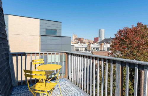 1918 Duplex with Character City Center - Foto 17