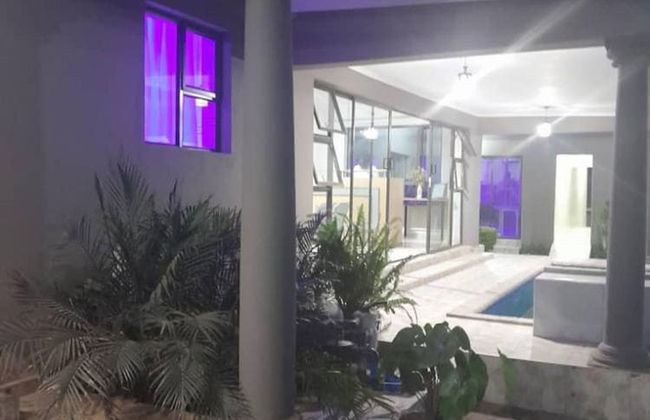 Modernly Furnished Standard Room With Queen bed - 2220 - Foto 8