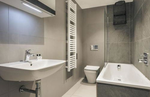 Exceptional 3 Bedroom River View Apartment - Pass the Keys - Foto 22