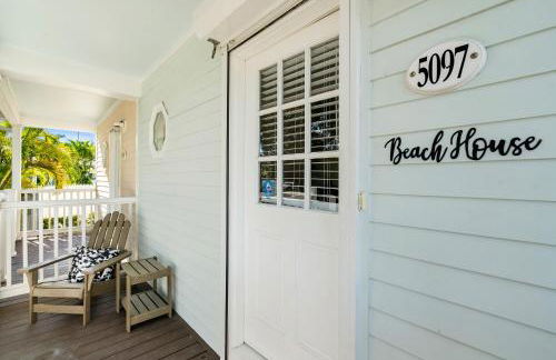 Beach House Getaway - 2 & 2-5 Villa - OS Slip-Ramp-Pkg - Photo 4