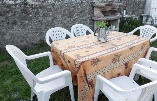 Maison de charme à Primelin avec jardin et parking privé - Foto 8