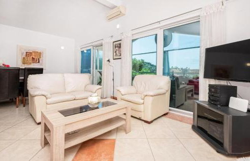 2 Bedroom Stunning Home In Desne - Foto 4